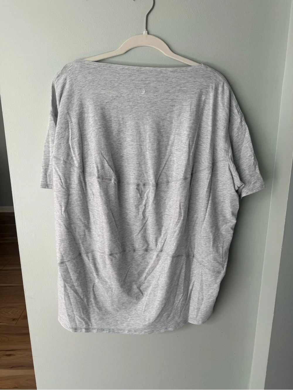 Lululemon Back in Action Short Sleeve Tee in Light Gray - Picture 5 of 7